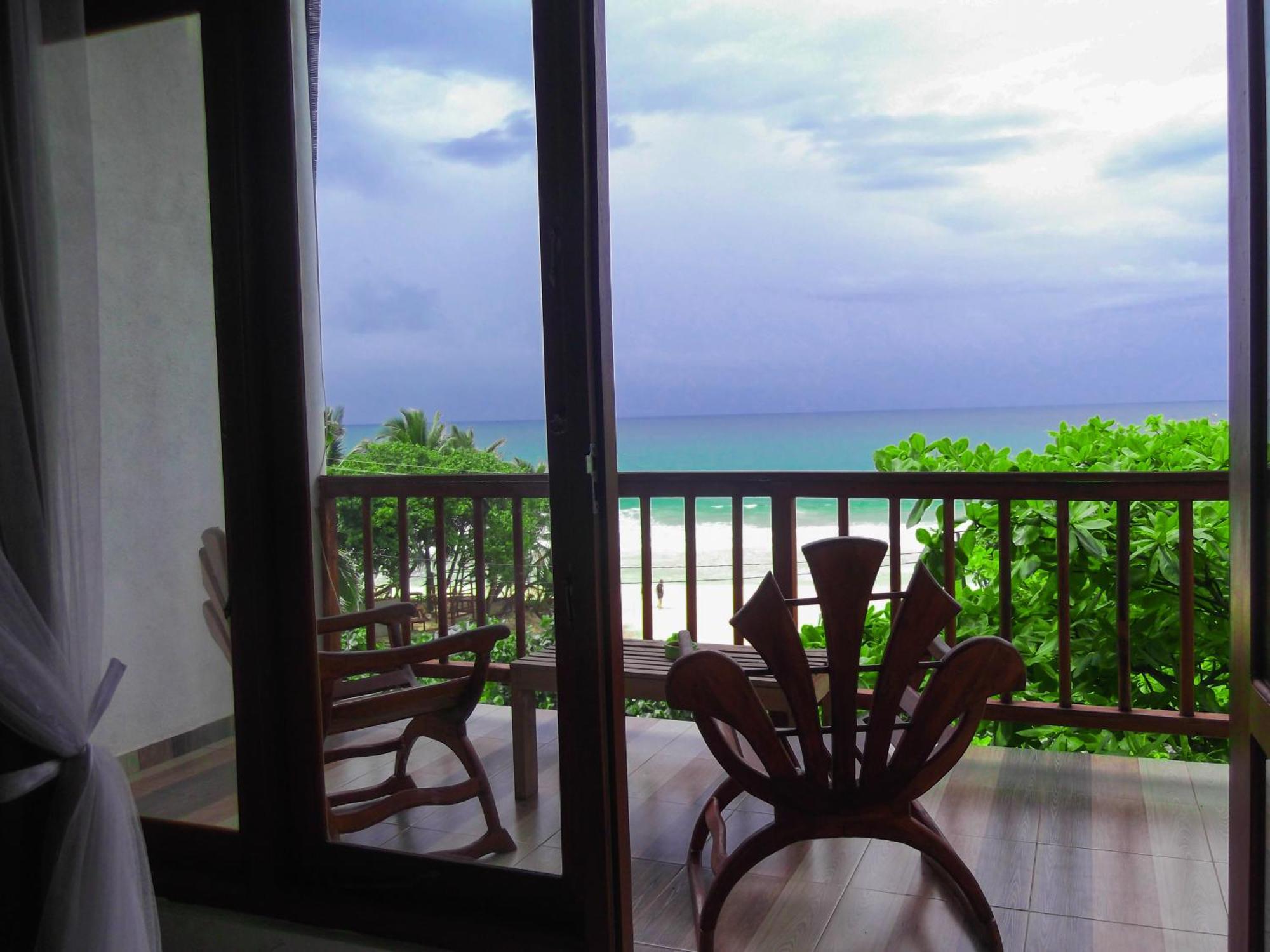 Seashore Mirissa Bagian luar foto